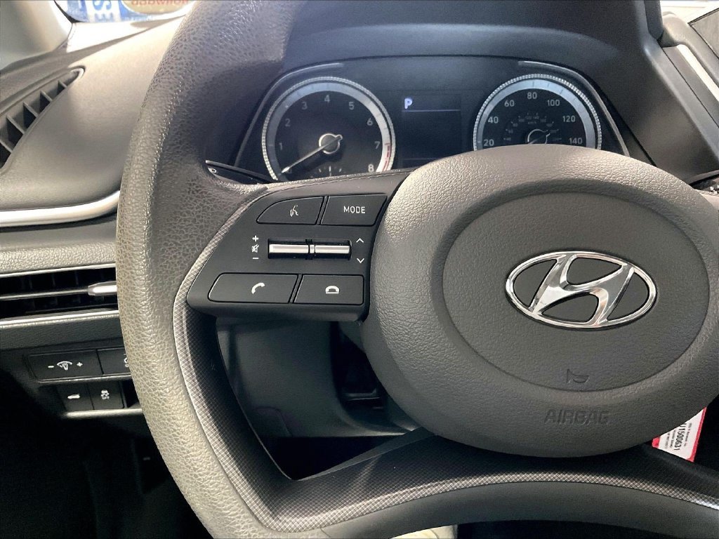 Used 2022 Red Hyundai SE image 22
