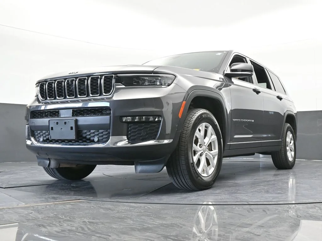 Used 2023 Baltic Gray Metallic Clearcoat Jeep Limited image 63