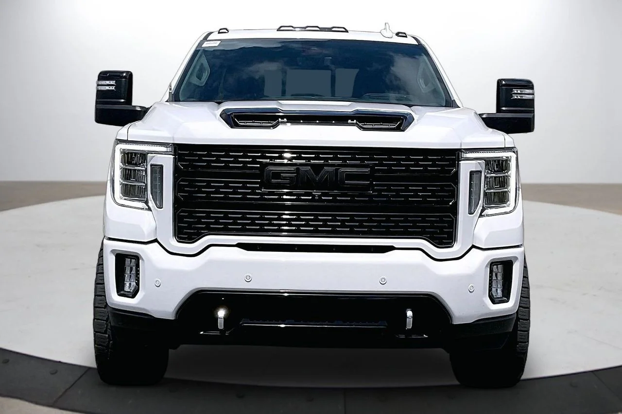 Used 2021 White GMC Denali image 3