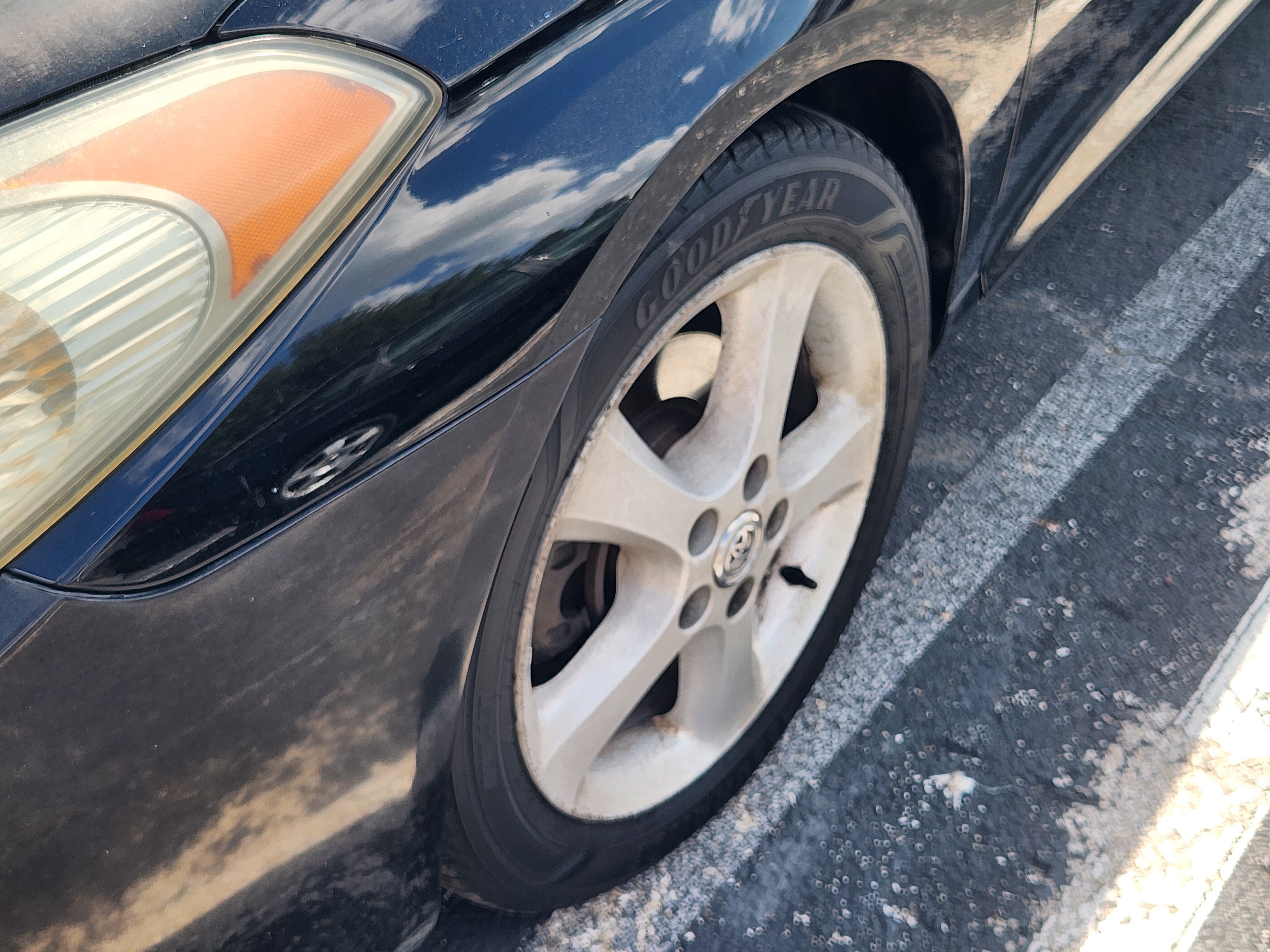 Used 2005 Black Toyota SLE V6 image 2