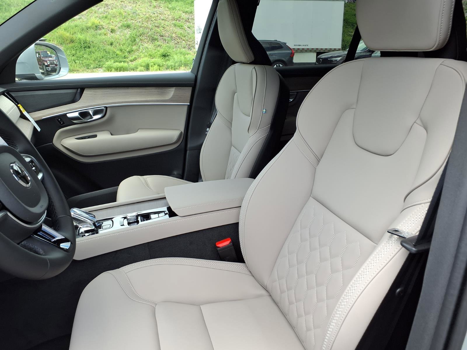 New 2026 Vapour Grey Volvo Plus image 4