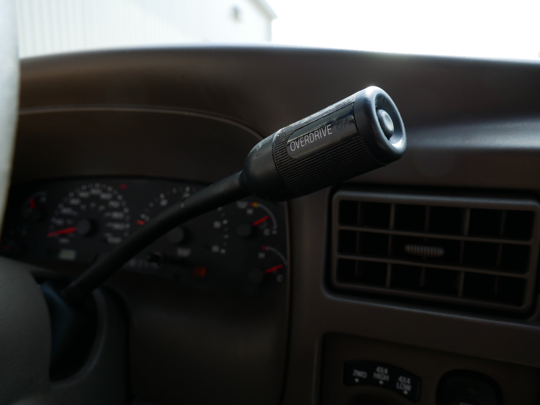 Used 2003 Green Ford Eddie Bauer image 25
