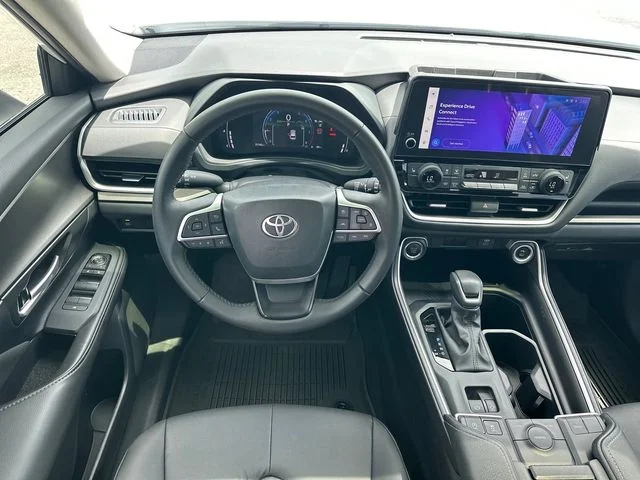 Used 2025 Beige Toyota XLE image 12