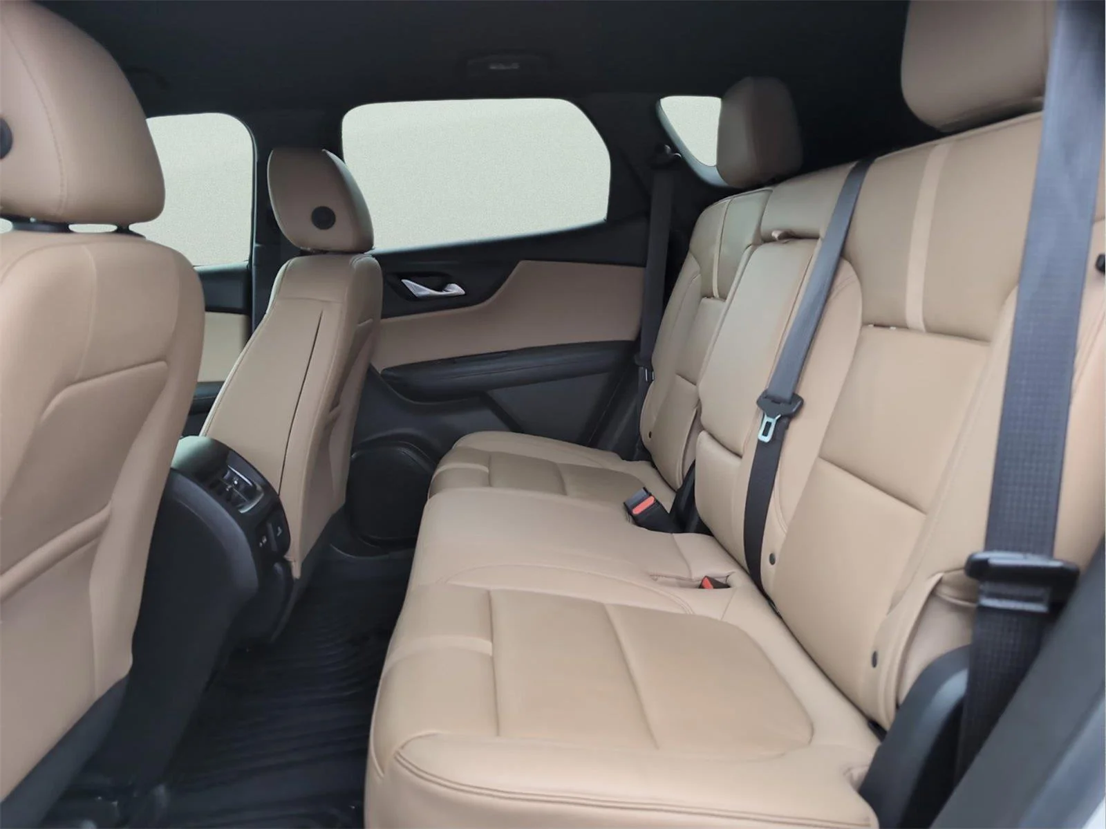 Used 2024 Iridescent Pearl Tricoat Chevrolet Premier image 33