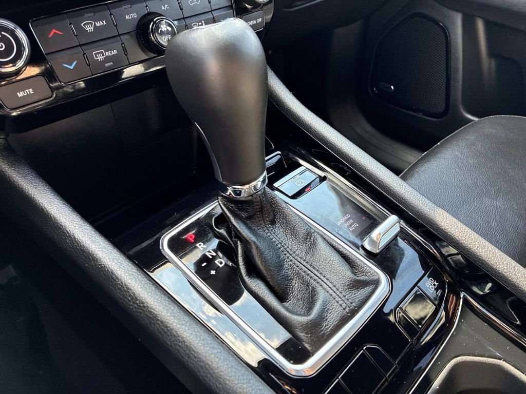 Used 2024 Gray Jeep Limited image 29