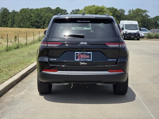 New 2026 Diamond Black Crystal Pearl-Coat Exterior Paint Jeep Limited image 4