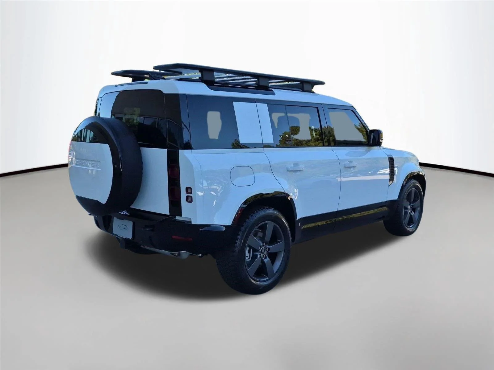 Used 2025 Fuji White Land Rover X-Dynamic SE image 5