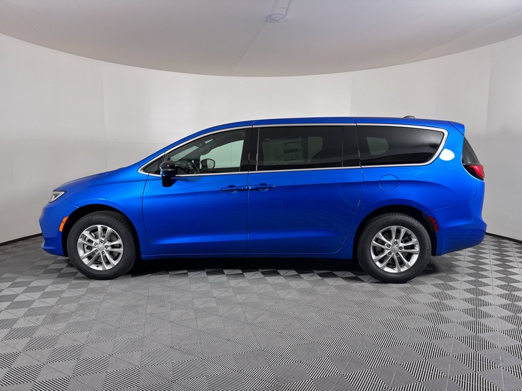 New 2026 Hydro Blue Pearl-Coat Exterior Paint Chrysler Select image 17