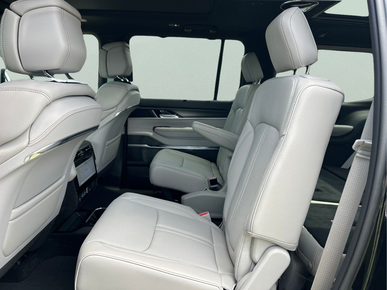 New 2026 High Gloss Black Exterior Paint Jeep Summit Obsidian image 10