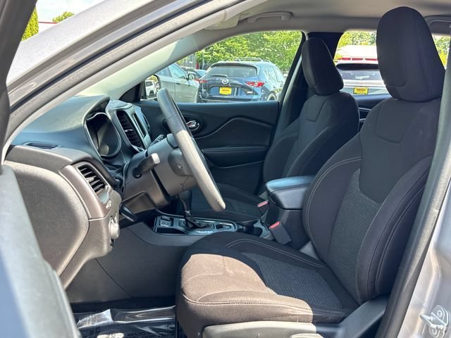 Used 2020 Billet Silver Metallic Clearcoat Jeep Latitude image 18