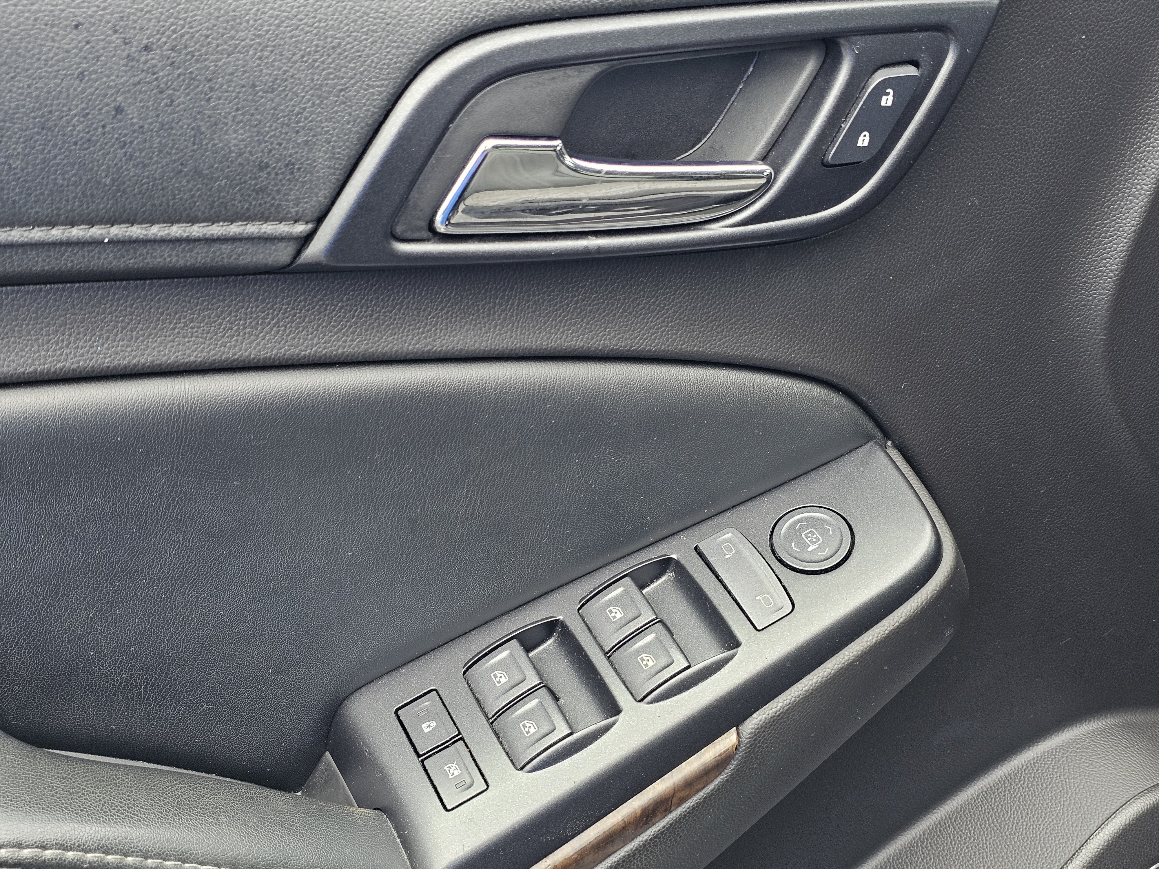 Used 2017 BLACK Chevrolet LS image 17