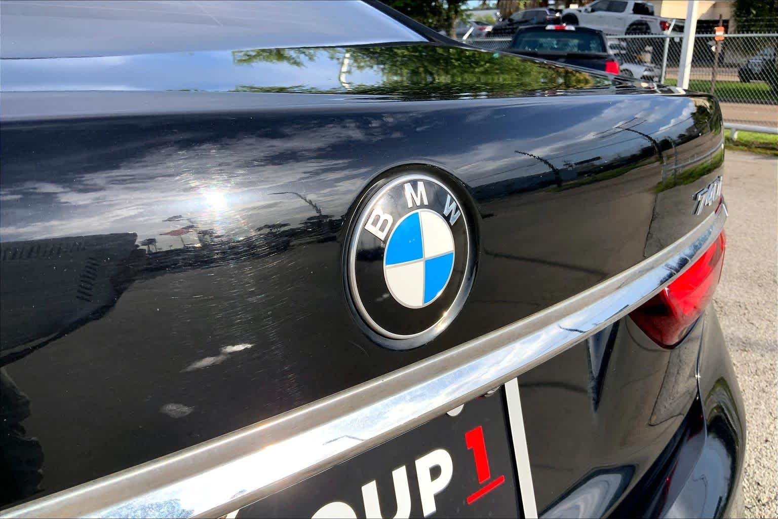 Used 2018 Jet Black BMW 740i image 10