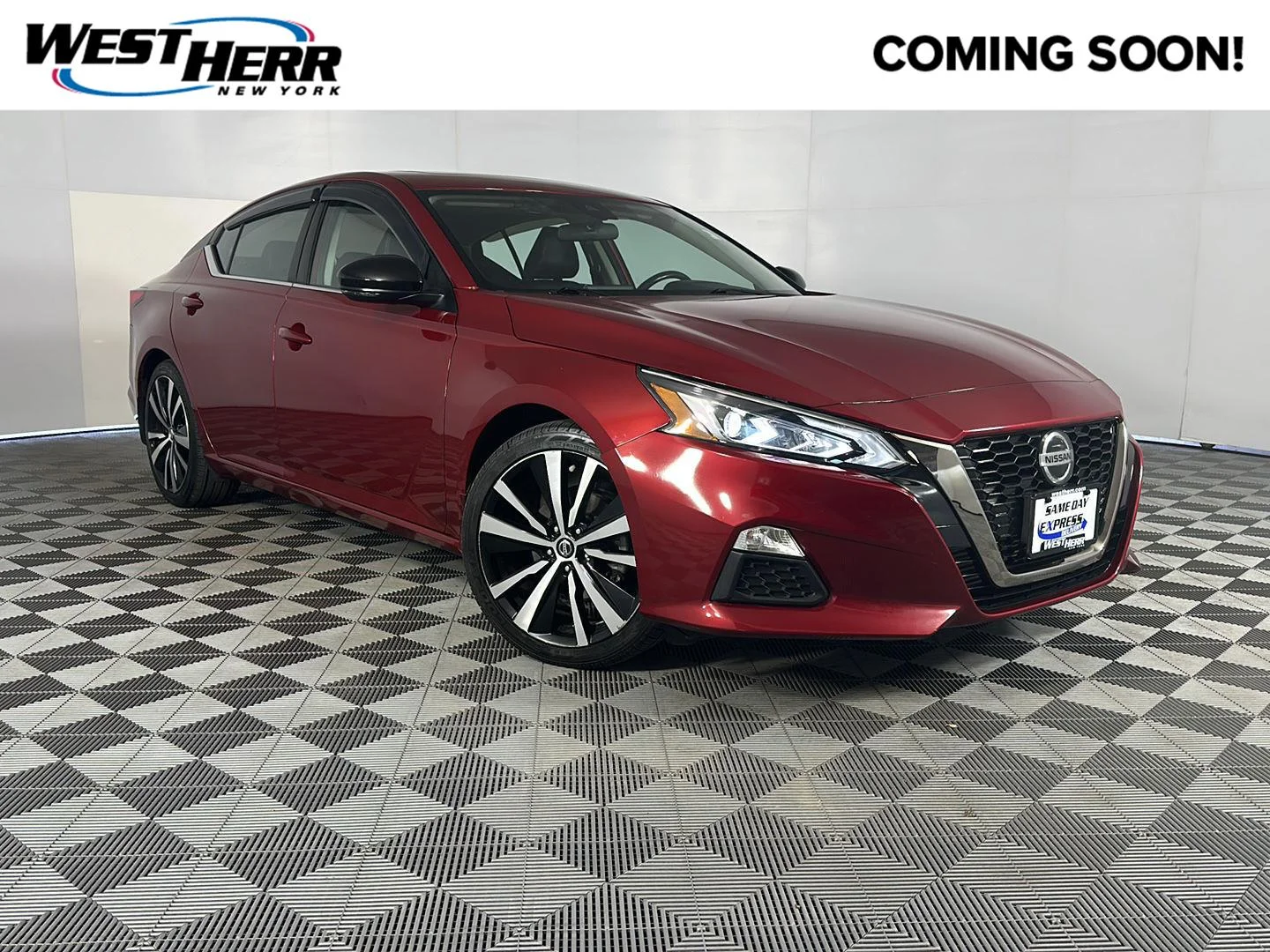 Used 2022 Scarlet Ember Tintcoat Nissan 2.0 SR image 1