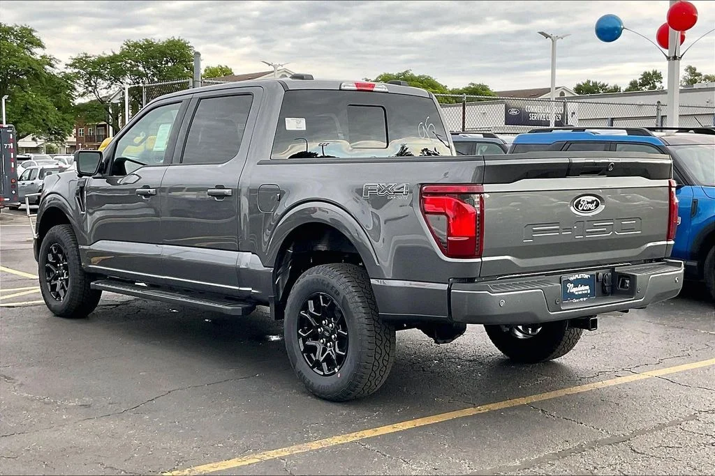 New 2026 Carbonized Gray Metallic Ford XLT image 10