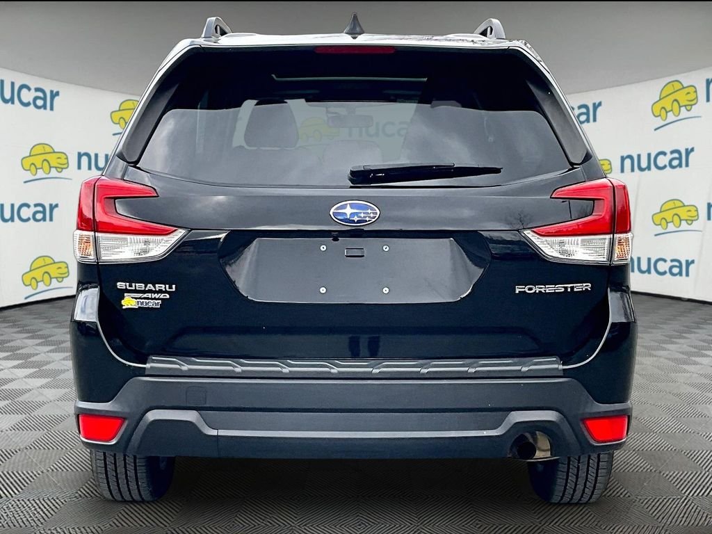 Used 2022 Crystal Black Silica Subaru Premium image 4