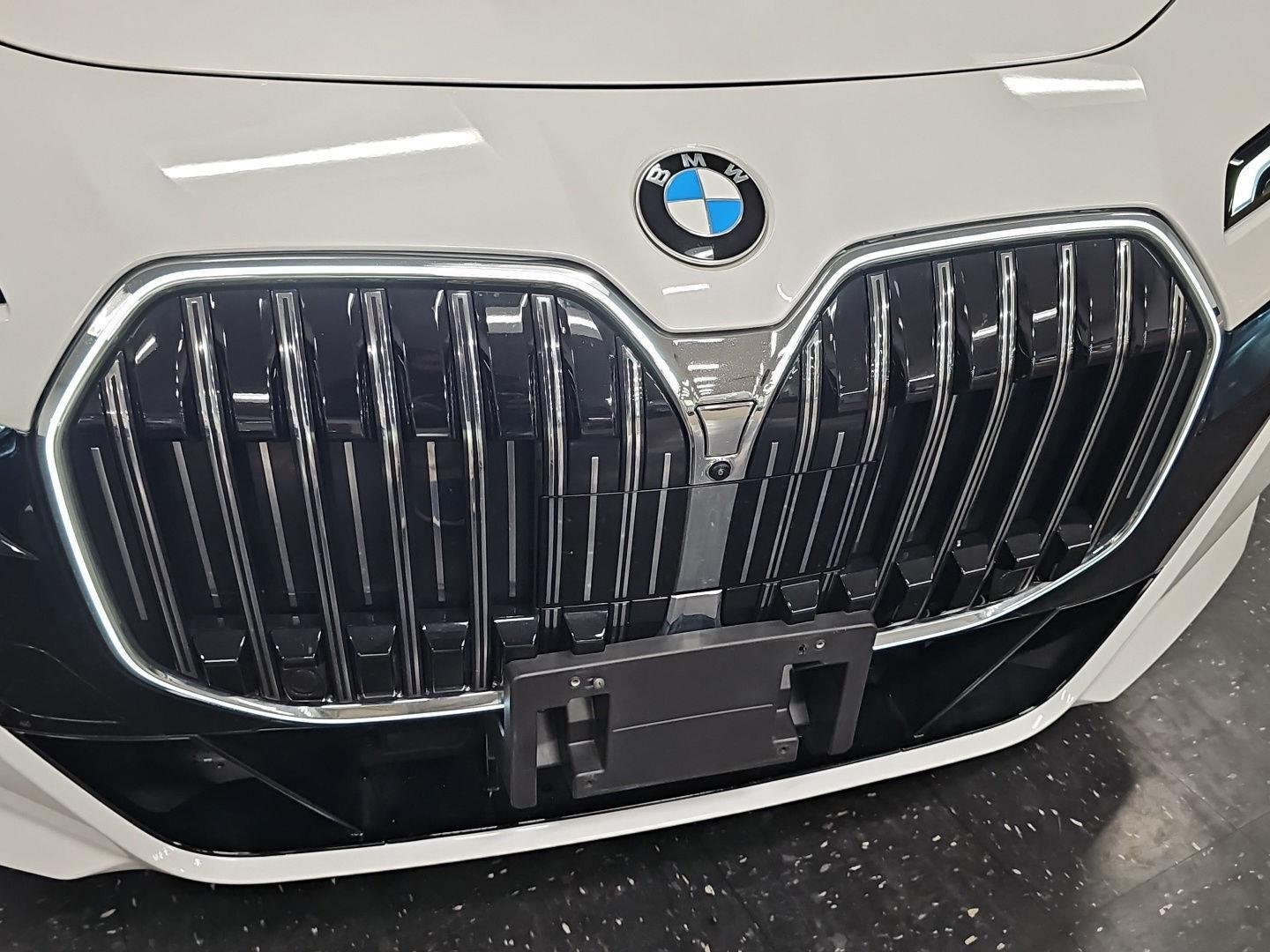 Used 2024 Mineral White BMW 760i xDrive image 37