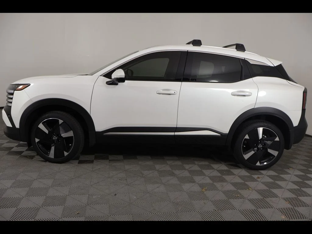 Used 2025 White Nissan SR image 2