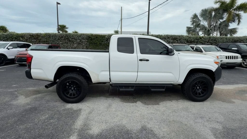 Used 2019 White Toyota SR image 9