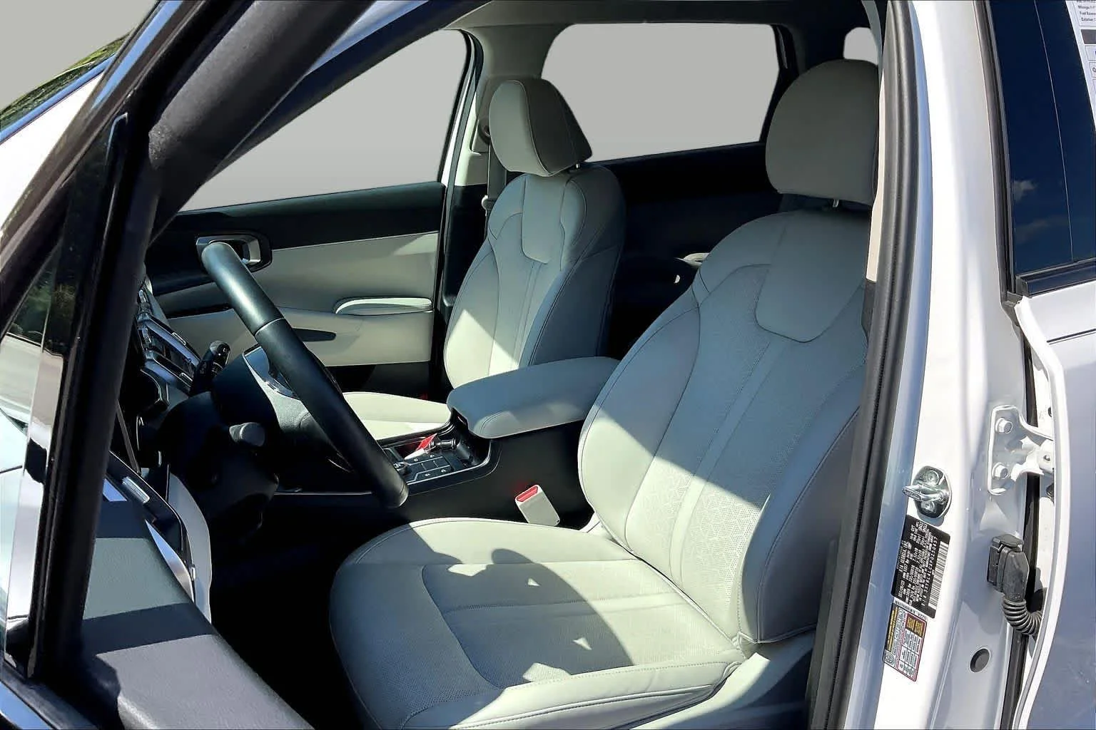 Used 2023 Glacial White Pearl Kia S image 8