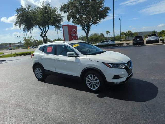 Used 2022 White Nissan SV image 1