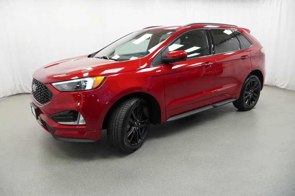 Used 2021 Rapid Red Ford SEL image 3