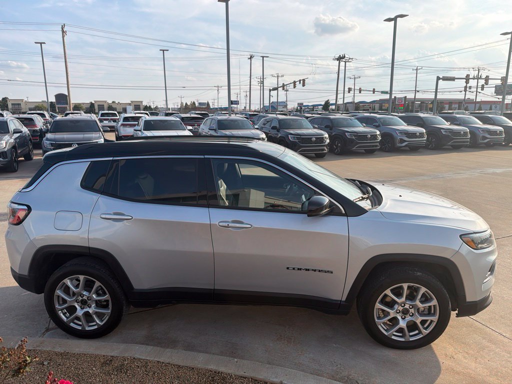 Used 2025 Silver Zynith Metallic Clearcoat Jeep Limited image 4