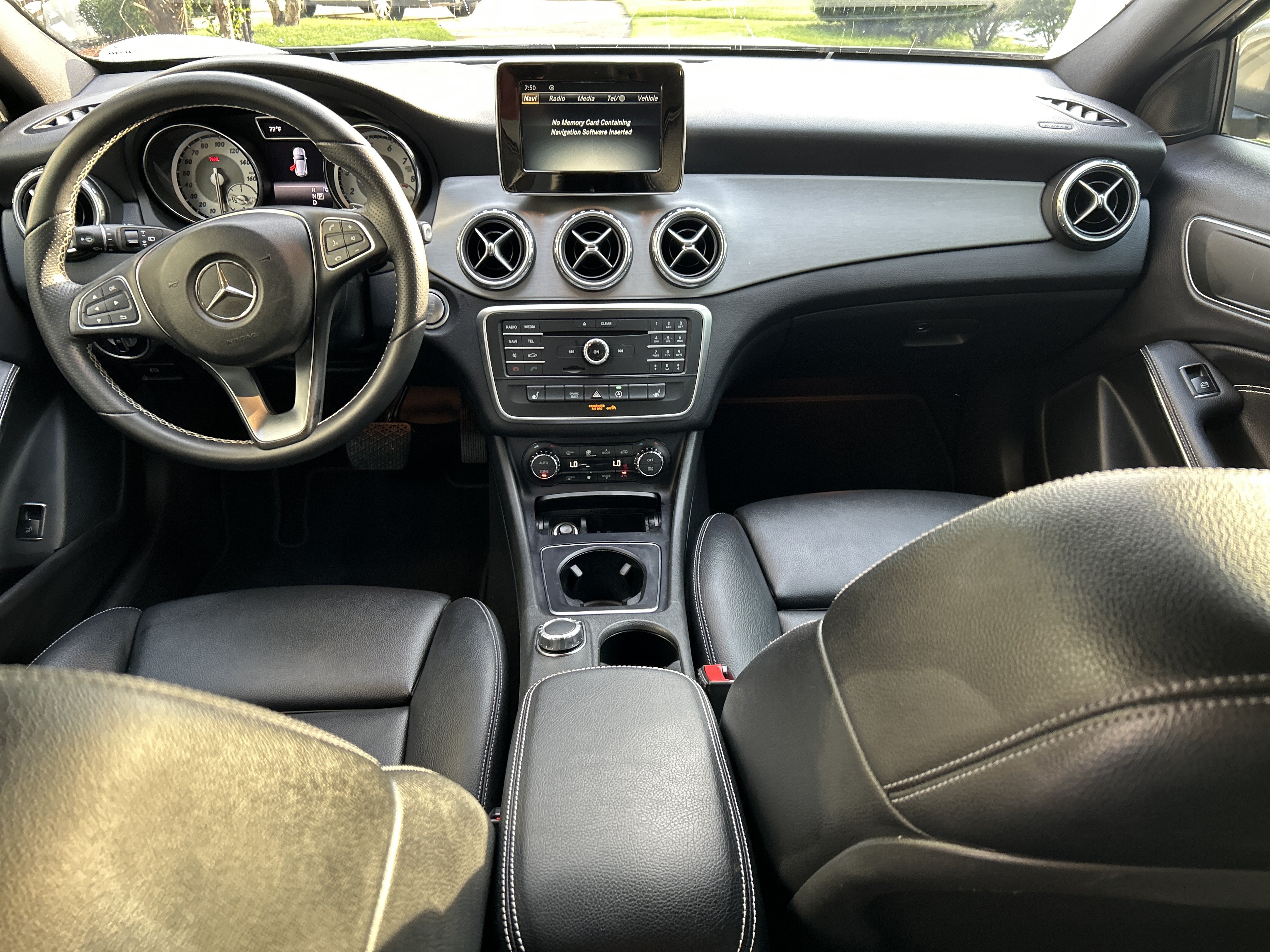 Used 2016 Mountain Gray Metallic Mercedes-Benz GLA 250 SUV image 22