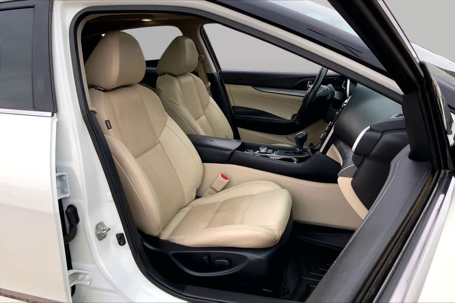 Used 2017 Pearl White Nissan SL image 9