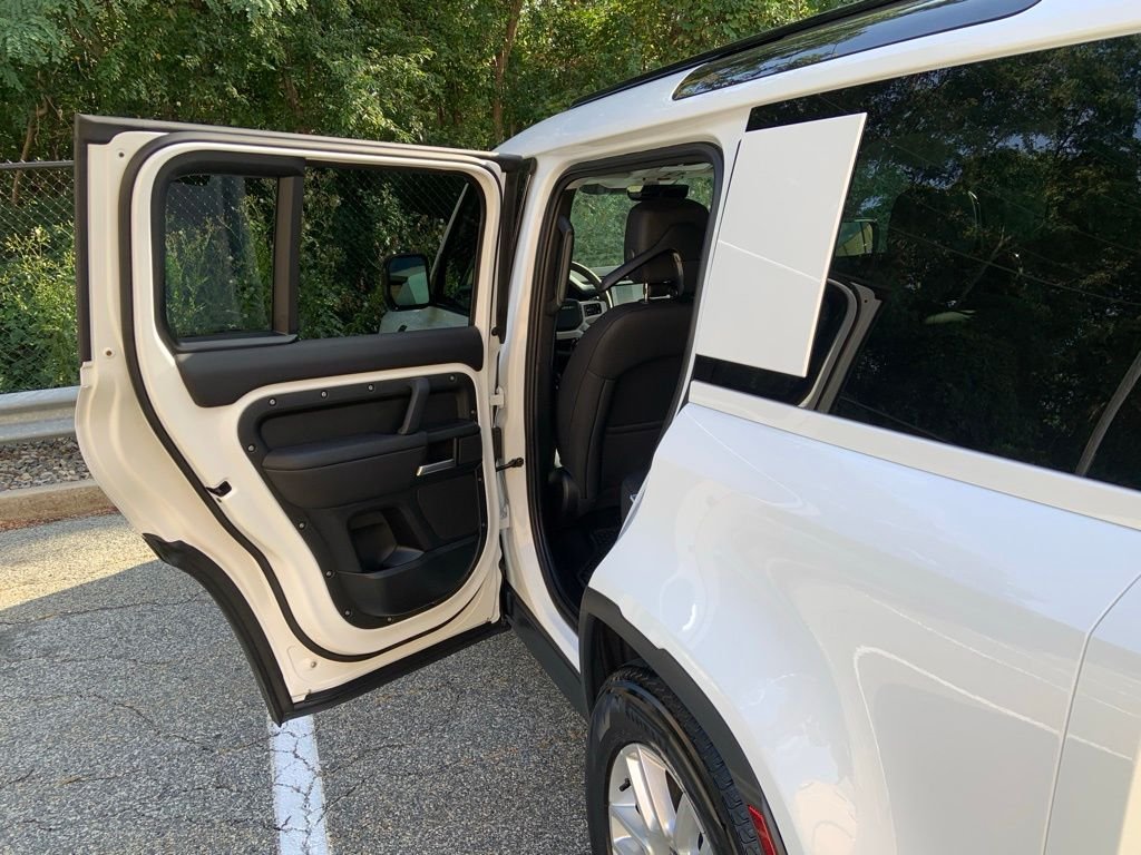 Used 2025 White Land Rover S image 15