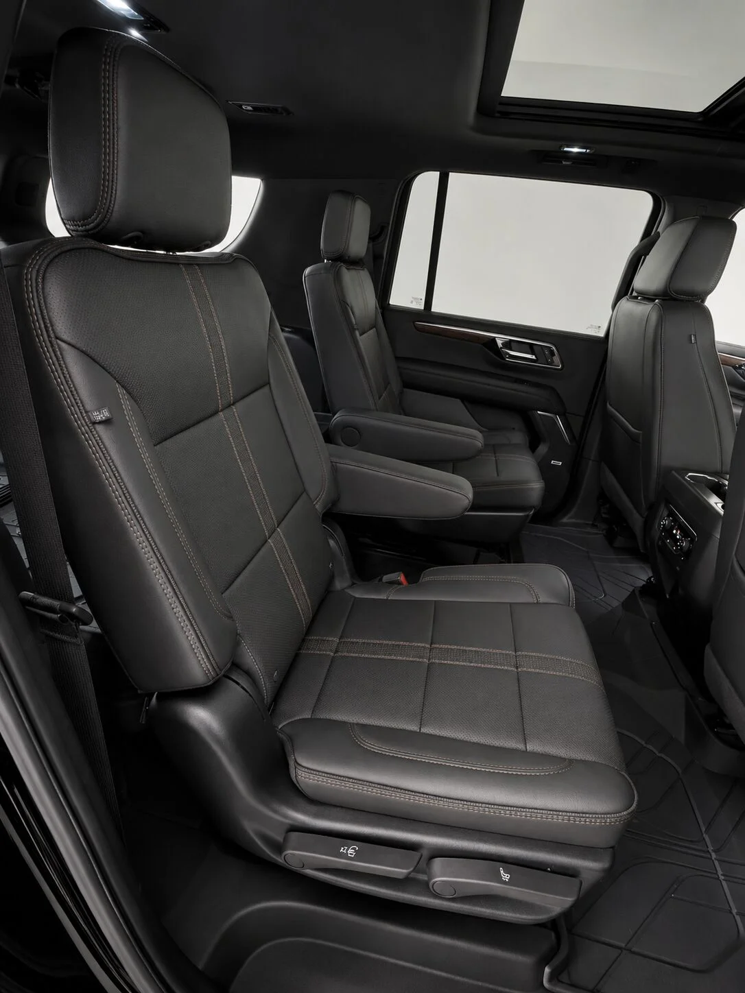 New 2026 Black Chevrolet High Country image 39