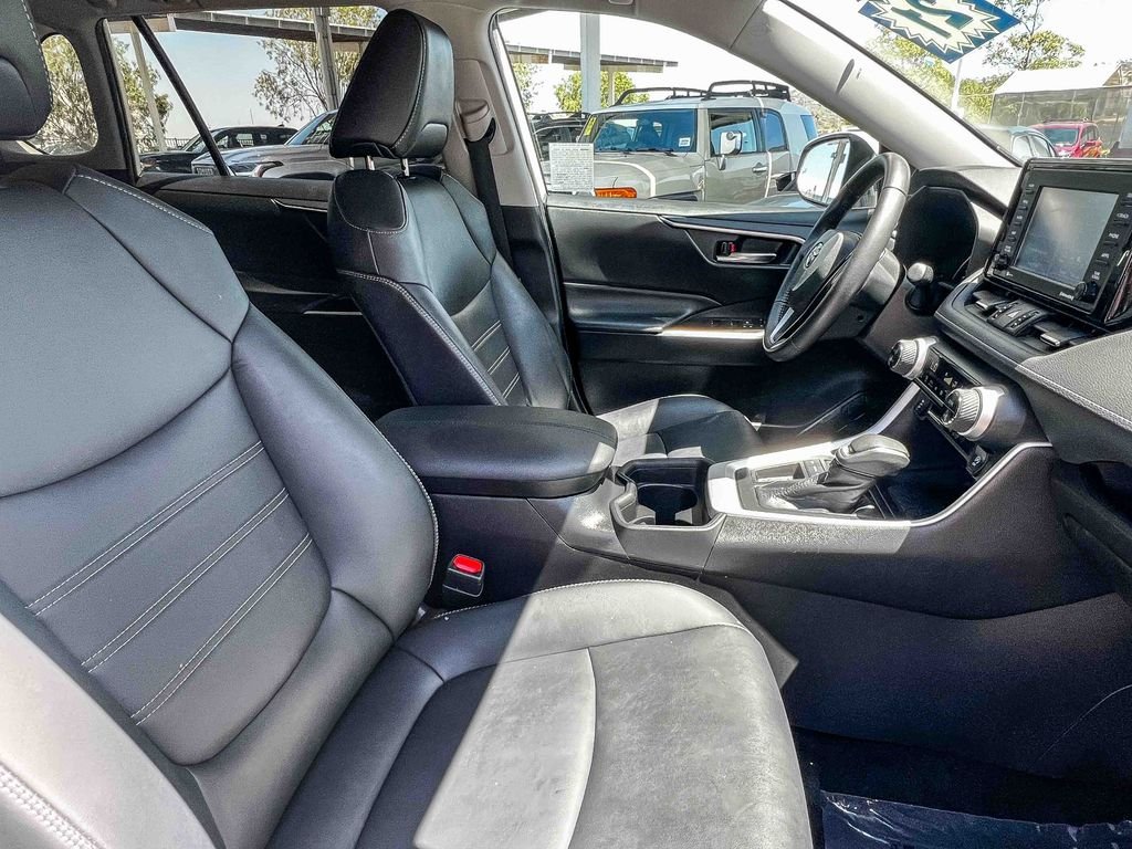Used 2021 White Toyota XLE Premium image 15