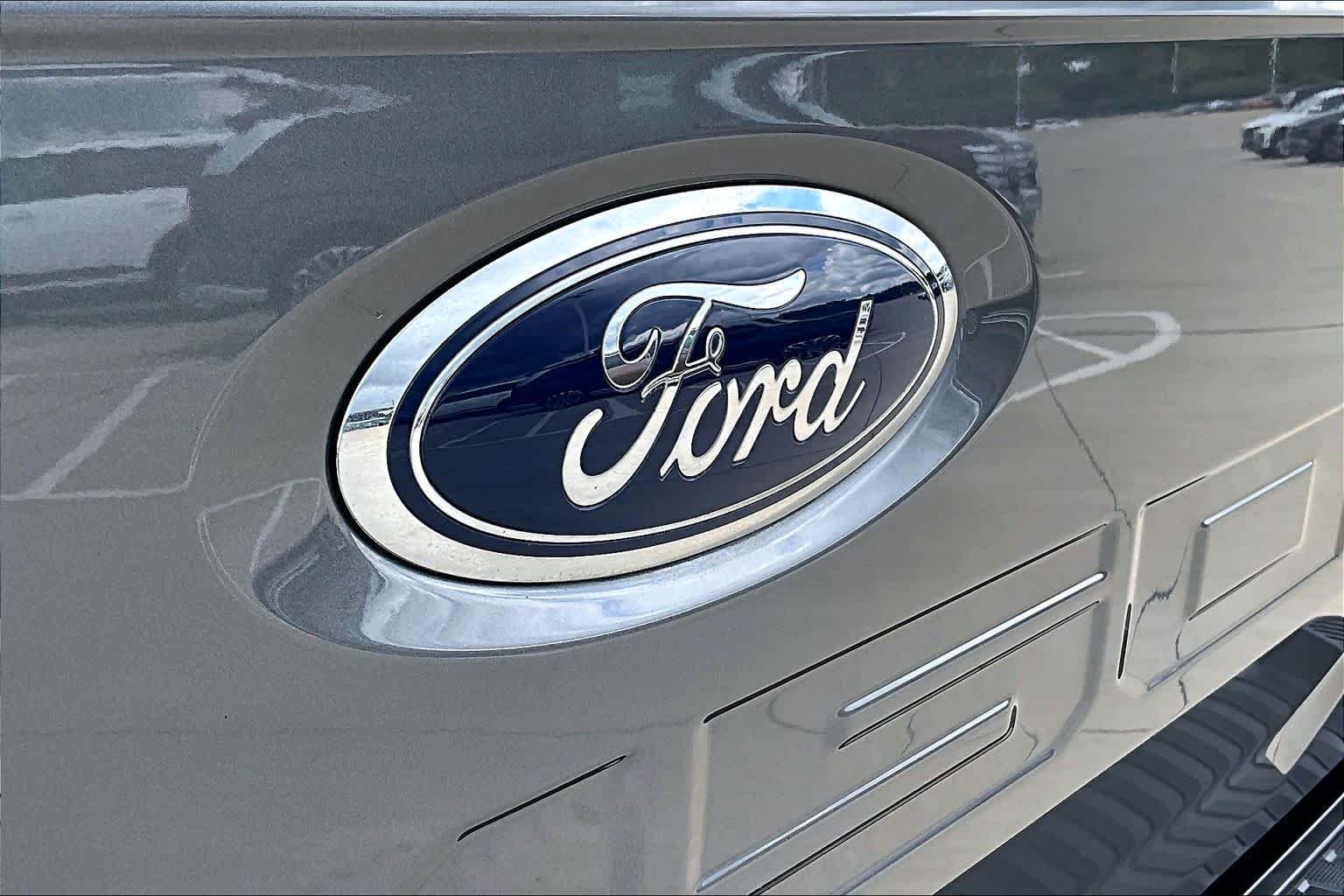 Used 2021 Carbonized Gray Metallic Ford LARIAT image 31