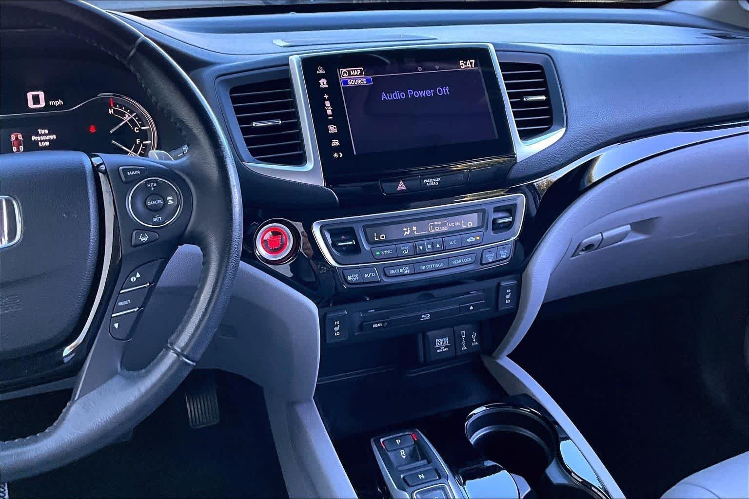 Used 2018 Crystal Black Pearl Honda Touring image 7
