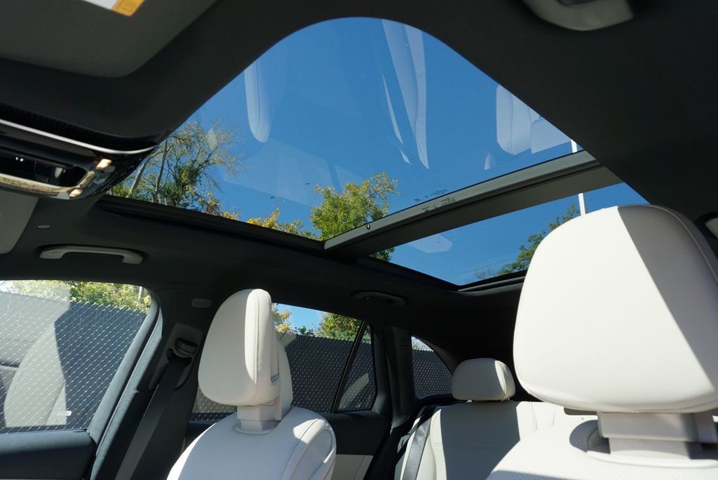 Used 2026 Polar White Mercedes-Benz GLC 300 image 38