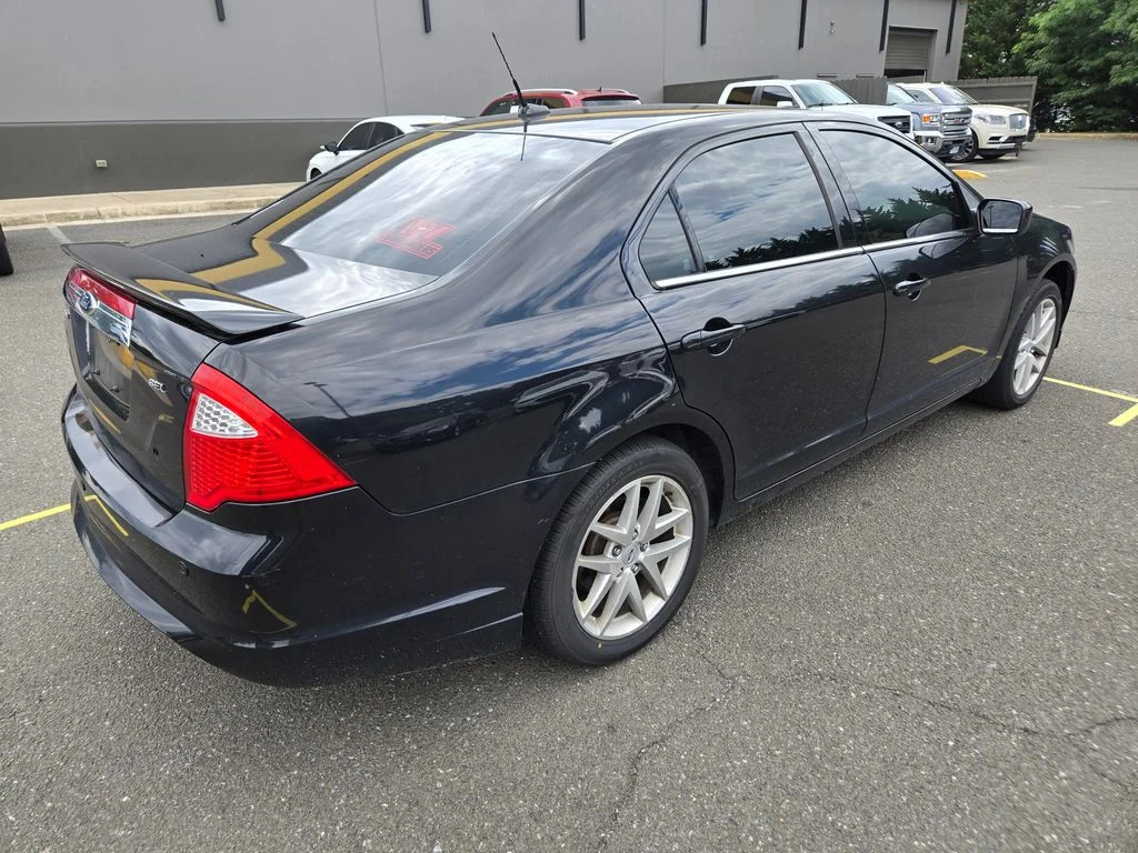 Used 2011  Ford SEL image 7