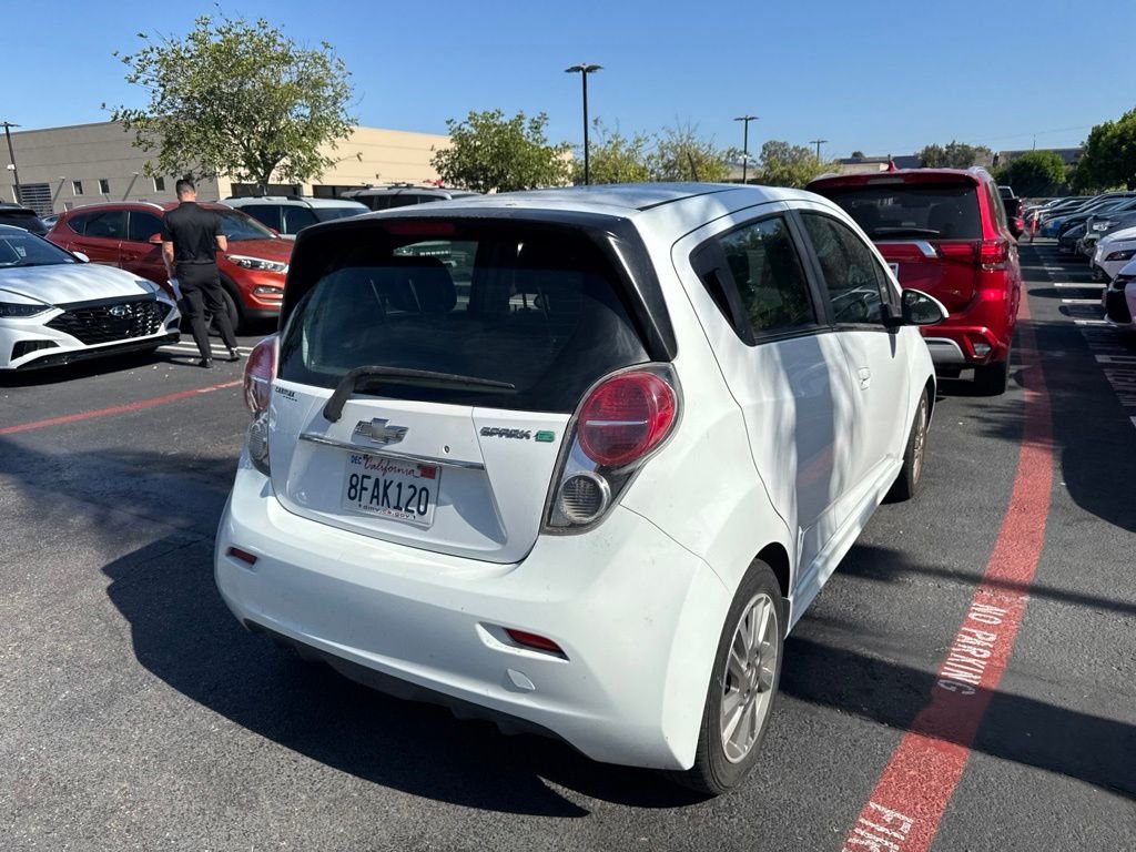 Used 2014 White Chevrolet 2LT image 3