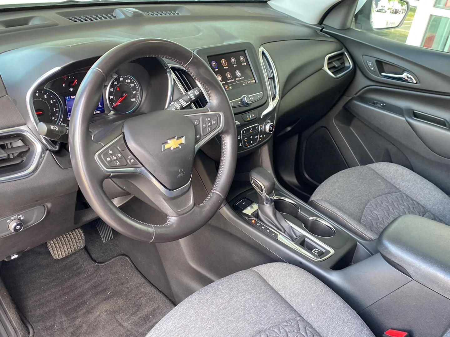 Used 2022 Iridescent Pearl Tricoat Chevrolet LT image 18