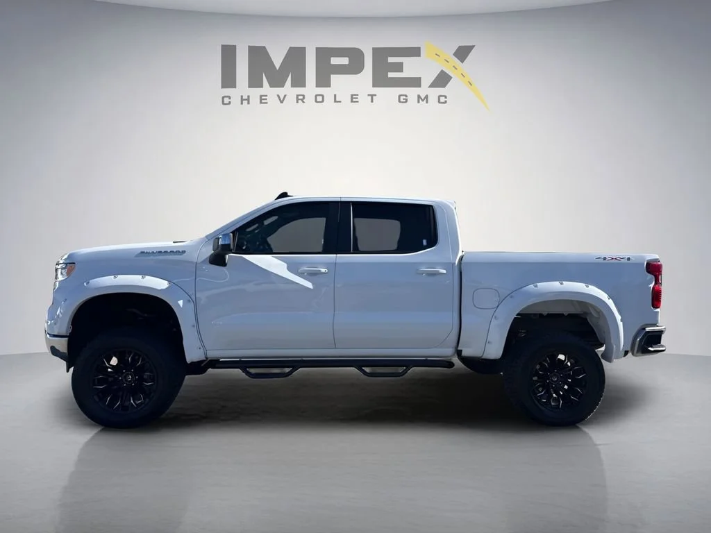 Used 2025 Summit White Chevrolet LT image 2