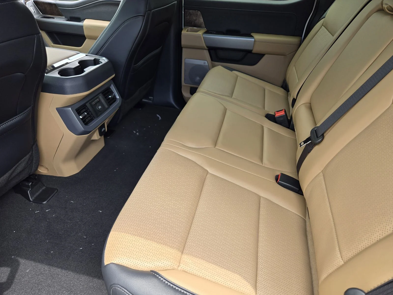 New 2026 Star White Metallic Tri-Coat Ford F-250® Lariat® image 18