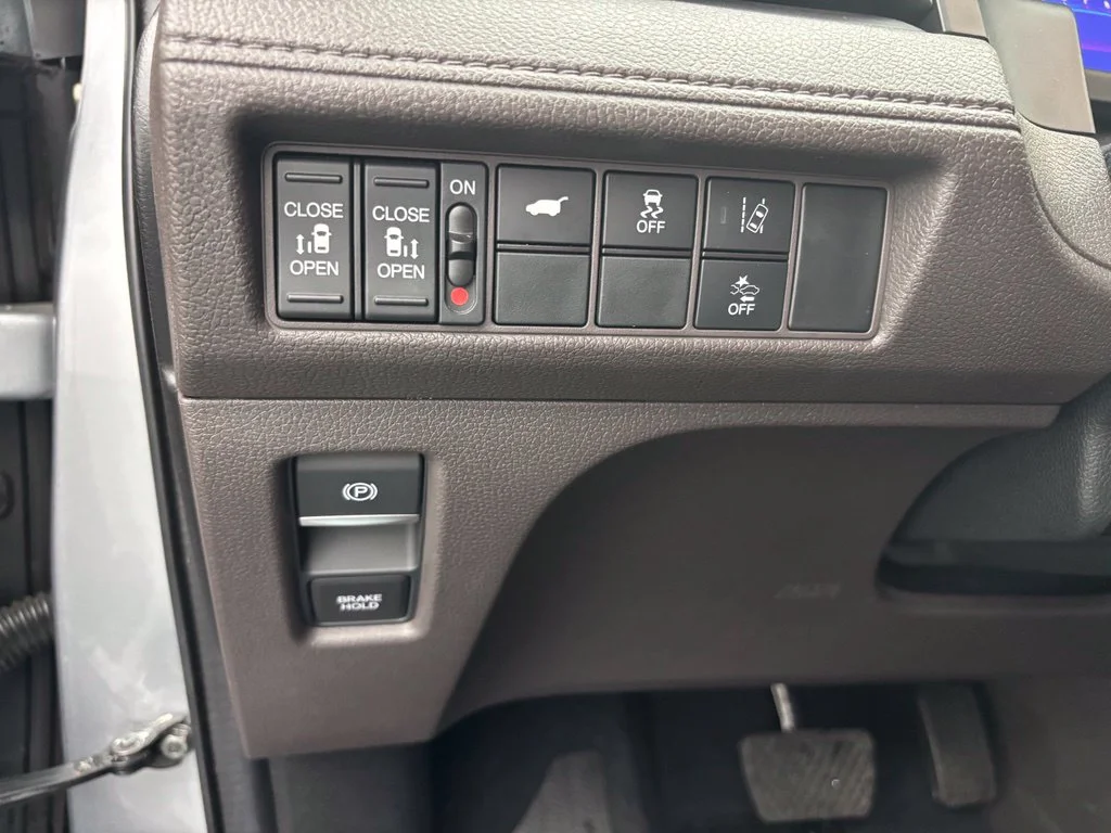Used 2019 Silver Honda EX-L image 28