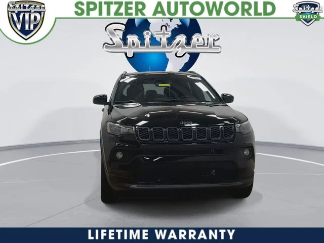 New 2026 Diamond Black Crystal Pearl-Coat Exterior Paint Jeep Latitude image 4