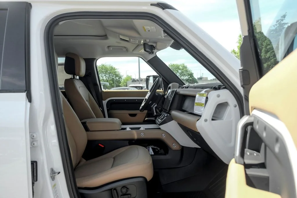 New 2026 Fuji White Land Rover X-Dynamic SE image 22