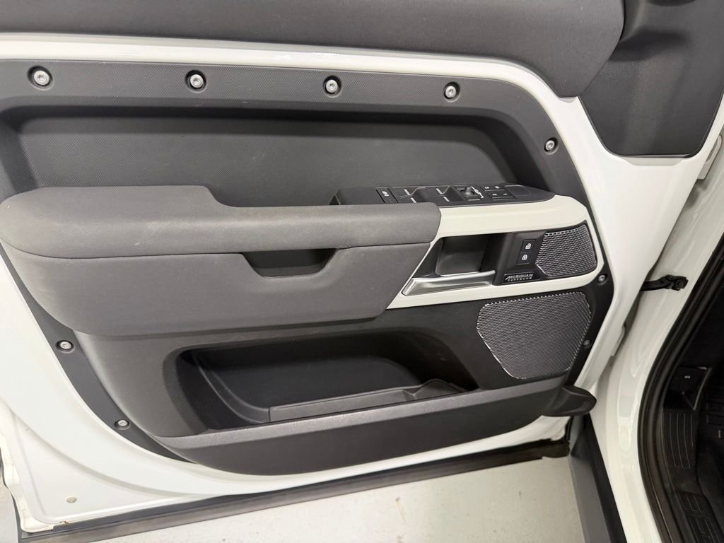 2023 Land Rover Defender SE - Photo 12