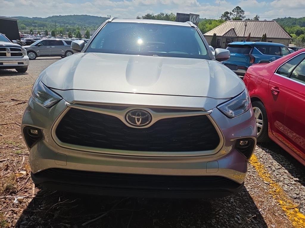 Used 2024 Silver Toyota XLE image 2