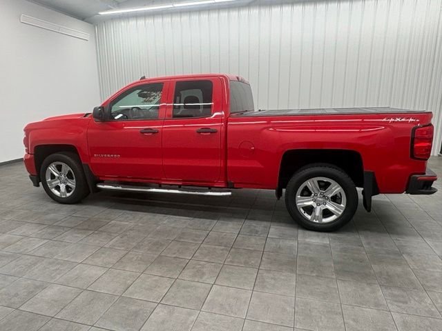 Used 2018 Red Chevrolet Custom image 6