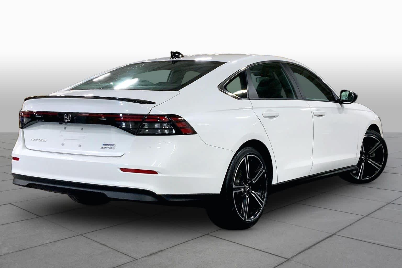Used 2025 Platinum White Pearl Honda Sport image 13