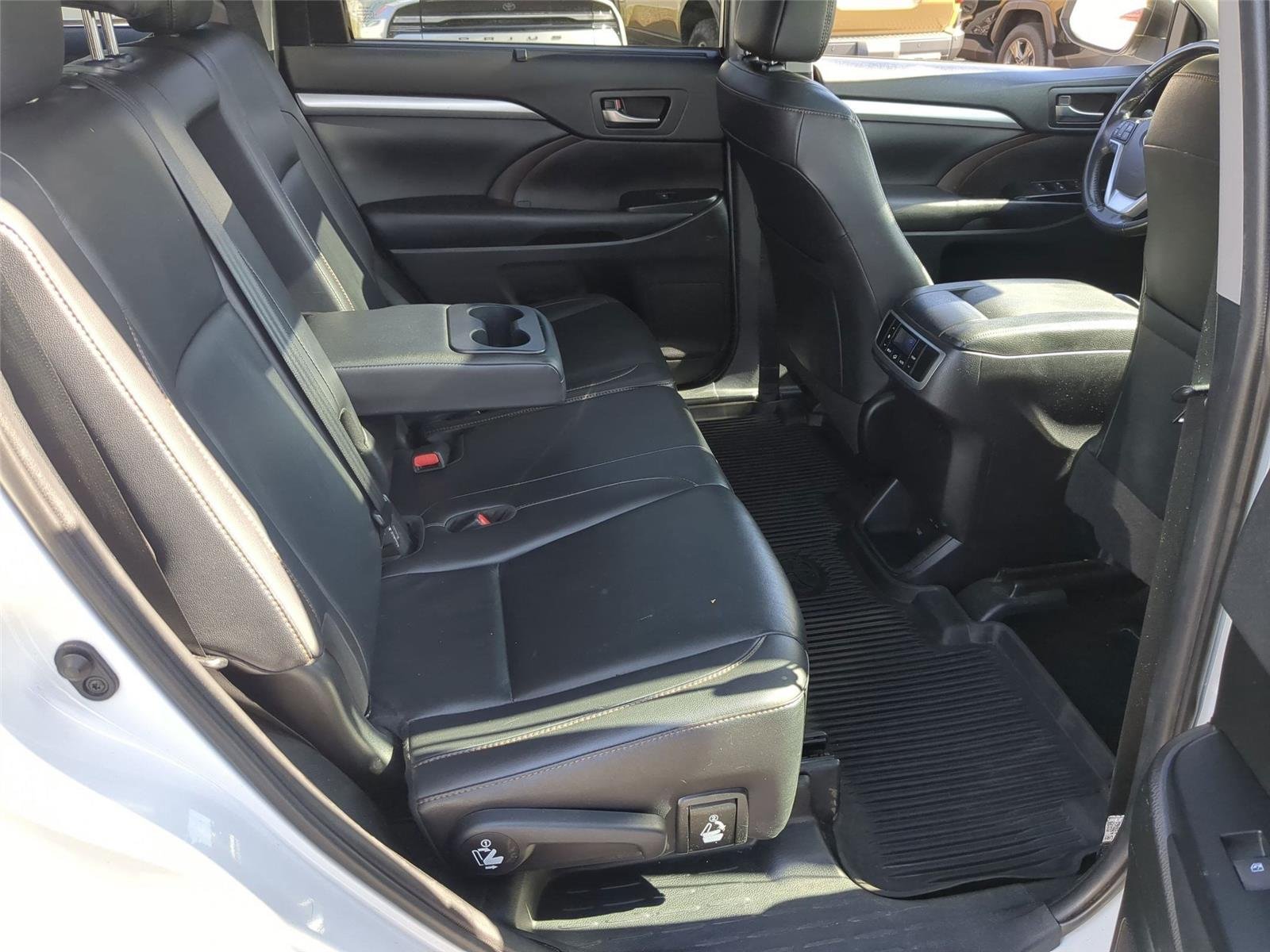 Used 2019  TOYOTA  image 38