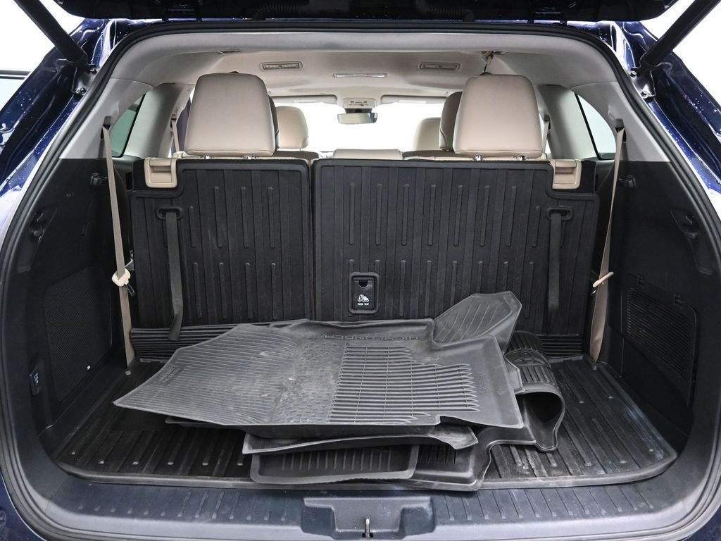 Used 2022  Toyota Limited image 33