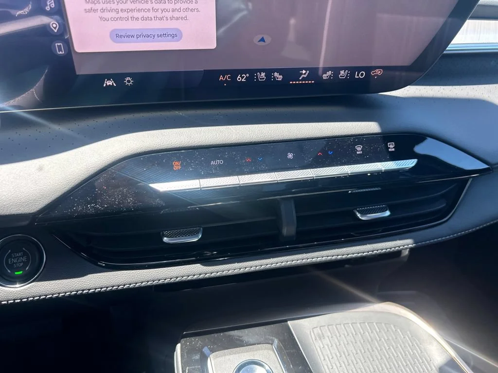 New 2026 Iridescent White Tricoat Buick Avenir image 28