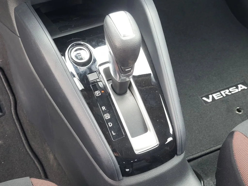 2025 Nissan Versa Sedan SR - Photo 17